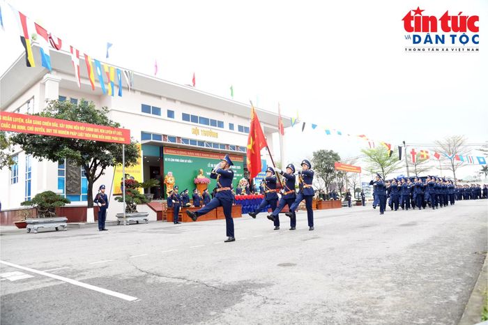 Diễu duyệt đội ngũ trong Lễ ra quân huấn luyện năm 2026.