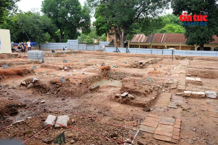 Toàn cảnh khu vực khai quật với tổng diện tích 910 m2 tại vị trí nền điện Kính Thiên.