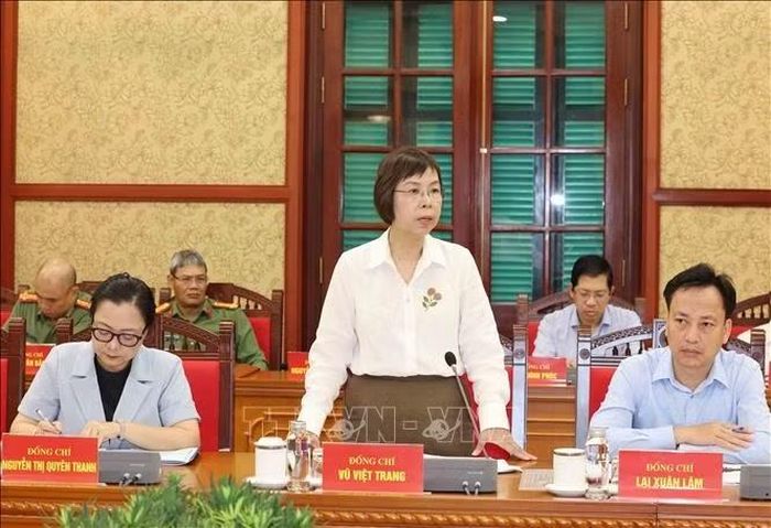 Đồng chí Vũ Việt Trang, Ủy viên Ban Thường vụ Đảng ủy các cơ quan Đảng Trung ương, Phó Trưởng Ban Tuyên giáo Trung ương, Bí thư Đảng ủy, Tổng Giám đốc Thông tấn xã Việt Nam phát biểu tại cuộc họp. Ảnh: Phương Hoa/TTXVN