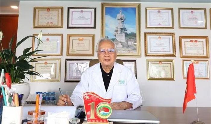Bác sĩ Nguyễn Xuân Lam giữ chức vụ Chủ tịch Hội đồng quản trị Phòng khám Đa khoa Quốc tế Yersin, TP Hồ Chí Minh.