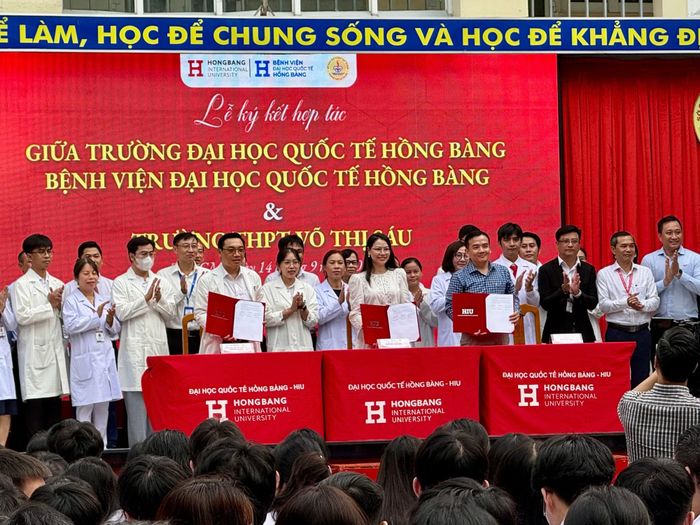 Trường THPT Võ Thị Sáu là điểm mở đầu cho chương trình khám sức khoẻ và tư vấn nghề nghiệp cho các trường THPT trên địa bàn Thành phố.