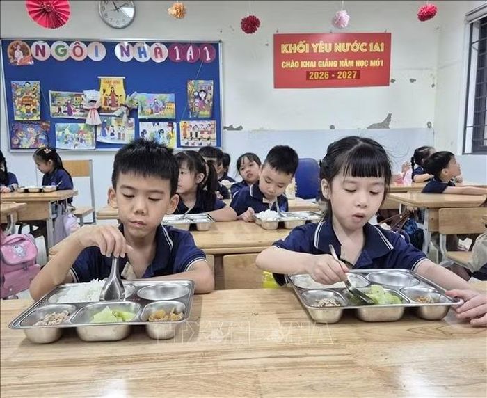 Giờ ăn trưa 14/9/2026 của học sinh Trường Tiểu học - Trung học cơ sở Lý Thường Kiệt (phường Văn Miếu - Quốc Tử Giám, Hà Nội).