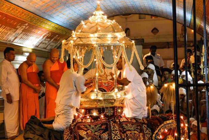 Sri Dalada Maligawa là ngôi chùa linh thiêng và nổi tiếng bậc nhất Sri Lanka.