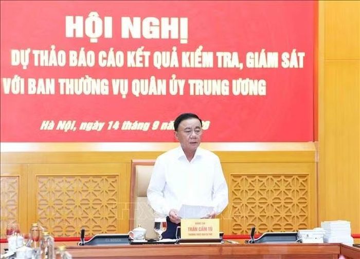 Đồng chí Trần Cẩm Tú, Uỷ viên Bộ Chính trị, Thường trực Ban Bí thư, Trưởng Đoàn Kiểm tra, giám sát số 221 phát biểu chỉ đạo. Ảnh: Phương Hoa/TTXVN
