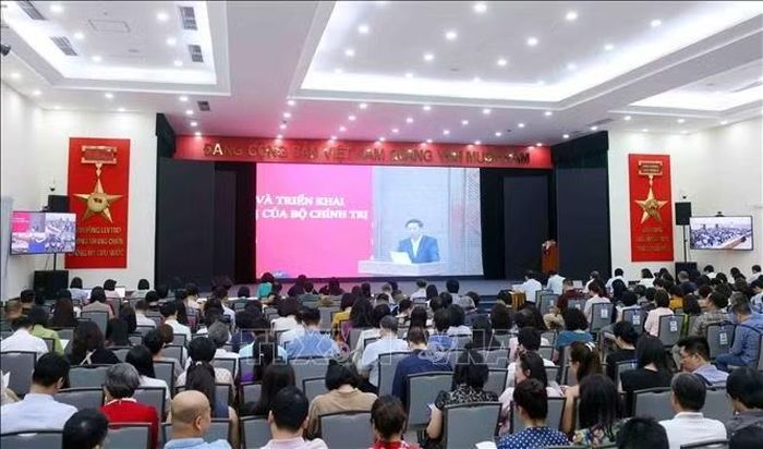 Đảng viên thuộc Đảng bộ Thông tấn xã Việt Nam tham dự Hội nghị trực tuyến tại điểm cầu trụ sở Thông tấn Quốc gia (5 Lý Thường Kiệt, Hà Nội). Ảnh: Phạm Kiên/TTXVN