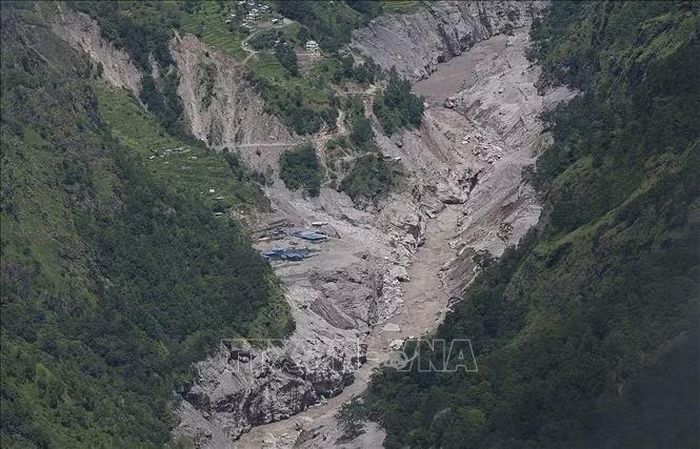 Hiện trường lũ quét và lở đất tàn phá ở Rasuwa, Nepal. Ảnh: THX/TTXVN phát