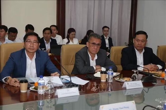 Đại diện các bộ ngành Campuchia lắng nghe các ý kiến của đại diện các hiệp hội và doanh nghiệp Việt. Ảnh: Minh Hưng/PV TTXVN tại Campuchia