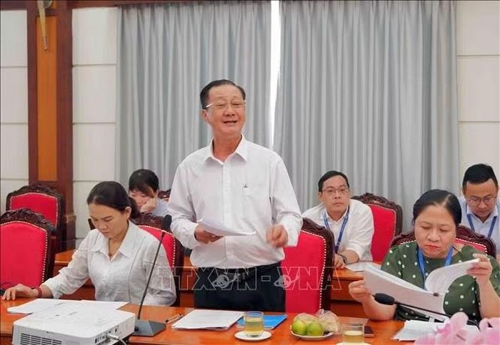 Ổng Nguyễn Văn Tính, Phó Chủ tịch Hội Bảo trợ Trẻ em Thành phố Hồ Chí Minh góp ý Dự thảo Luật tại Hội nghị.