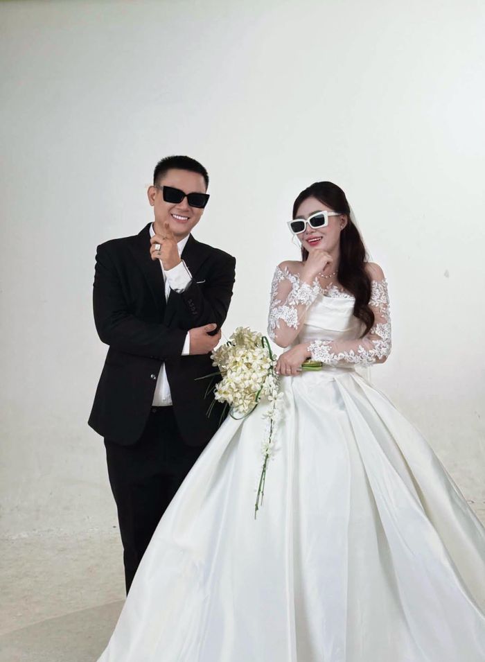 Hoài Lâm và vợ sắp cưới sinh năm 2004. (Ảnh: FBNV)