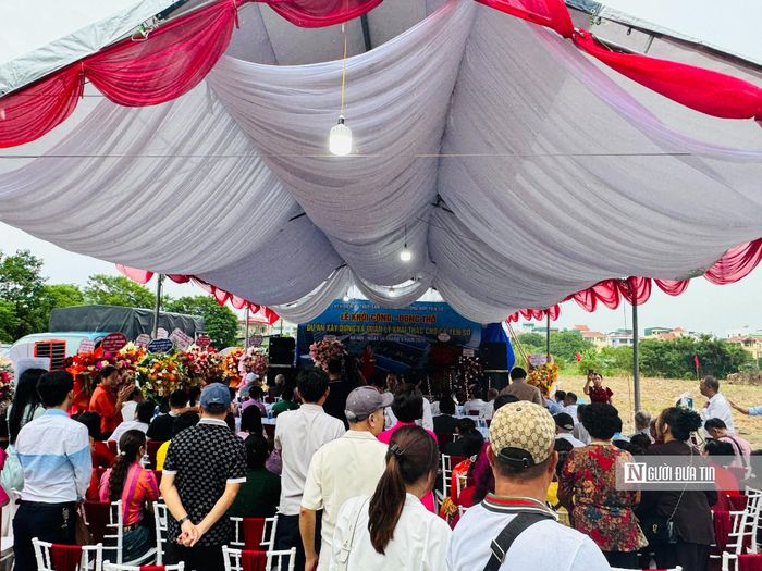 Đông đảo đại biểu, khách mời và bà con nhân dân tham dự Lễ khởi công Dự án xây dựng và quản lý khai thác chợ cá Yên Sở.