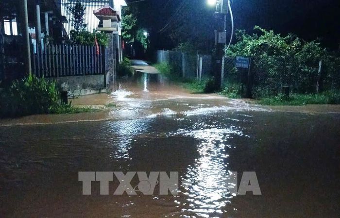 Vùng thấp trũng ven sông Thạch Hãn ở xã Ái Tử bị ngập lụt. Ảnh: Tường Vi - TTXVN