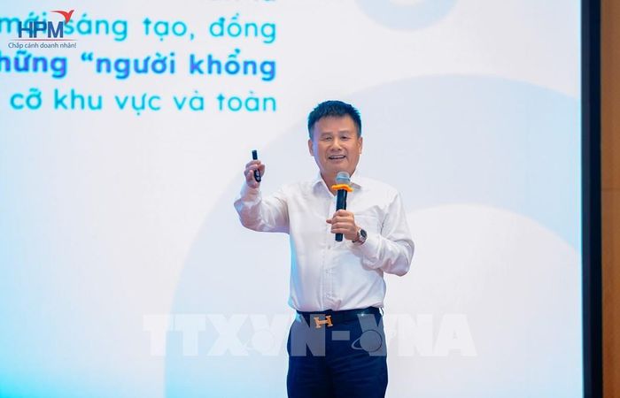 Doanh nhân Phạm Hồng Điệp, Chủ tịch HĐQT Công ty Cổ phần Shinec chia sẻ tại tọa đàm. Ảnh: Hoàng Ngọc – TTXVN
