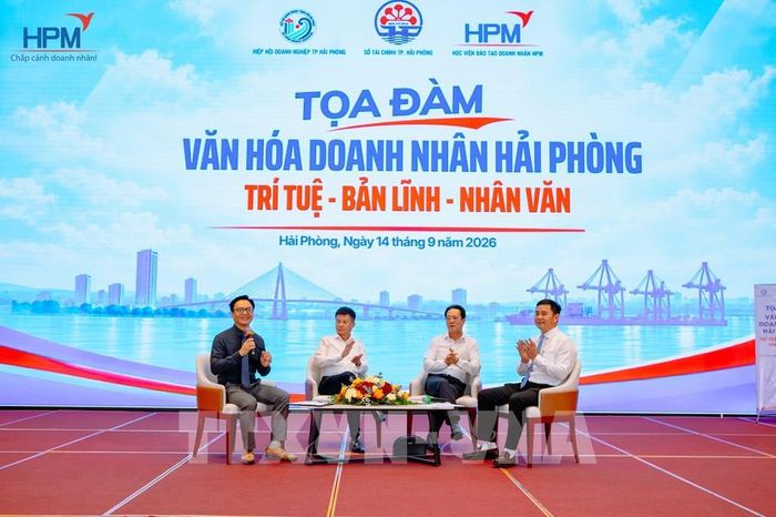 Các đại biểu tham gia tọa đàm. Ảnh: Hoàng Ngọc – TTXVN