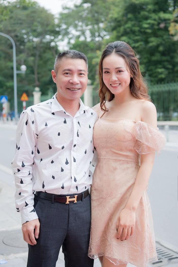 Giữa những đồn đoán về đời tư, hình ảnh đời thường cho thấy NSND Công Lý và Ngọc Hà vẫn đang đồng hành trong cuộc sống.
