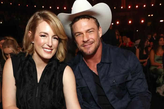 Alan Ritchson và vợ Catherine chính thức thông báo kết thúc cuộc hôn nhân kéo dài 20 năm.