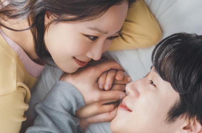 Gong Hyo Jin đảm nhận vai Yoo Bo Na, người mẹ có thân phận bí mật là nữ sát thủ Kingfisher. Ảnh: NSX