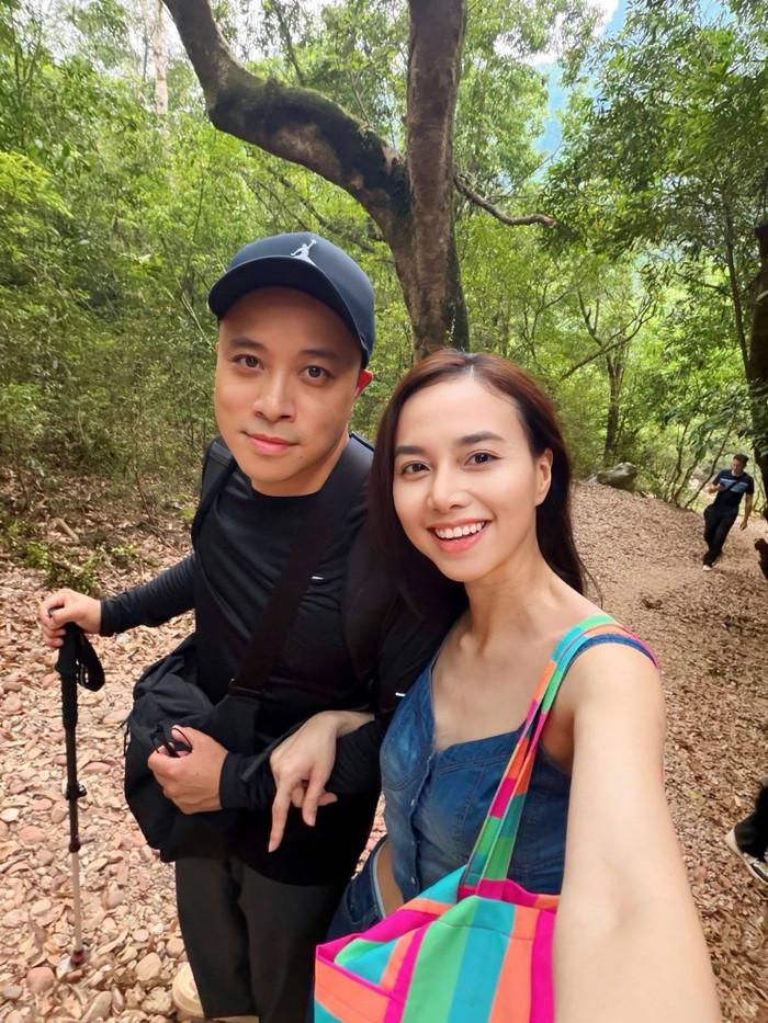 Đinh Ngọc Diệp đồng hành cùng Victor Vũ trong hành trình làm phim. Ảnh: FBNV