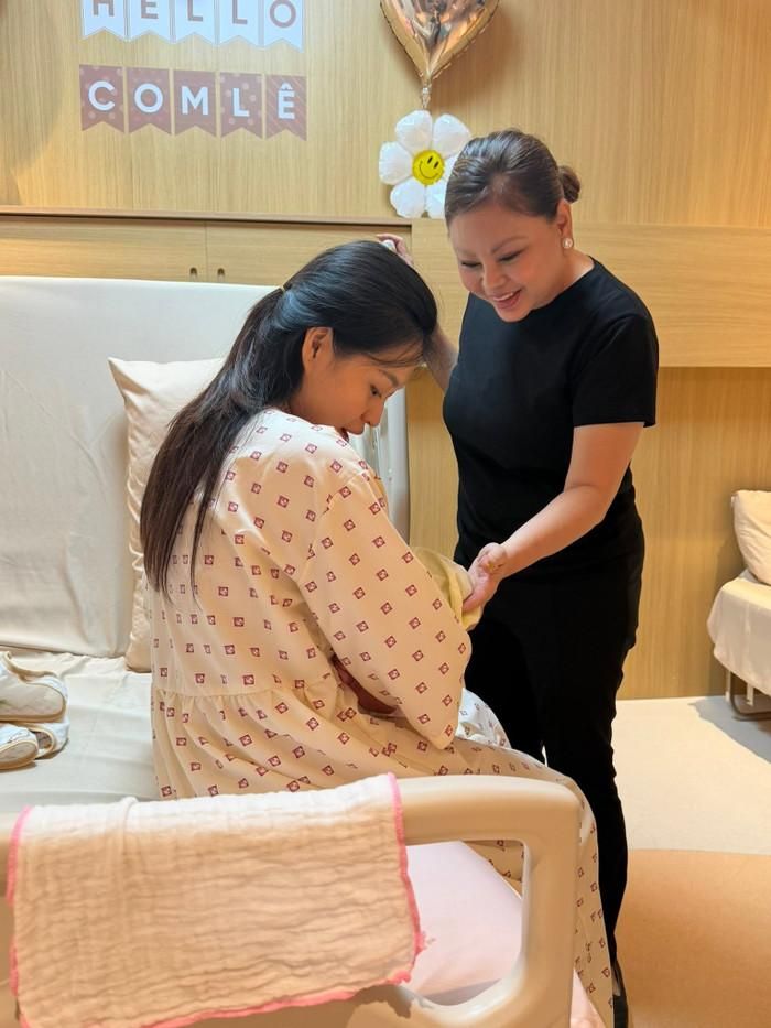 Lê Giang đón tin vui ở tuổi 54, giành nhiều thời gian cho gia đình và bên cạnh cháu ngoại. Ảnh: FBNV