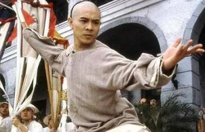 Lý Liên Kiệt trong vai Giác Viễn, nhân vật đưa tên tuổi nam diễn viên đến gần khán giả qua Thiếu Lâm Tự.