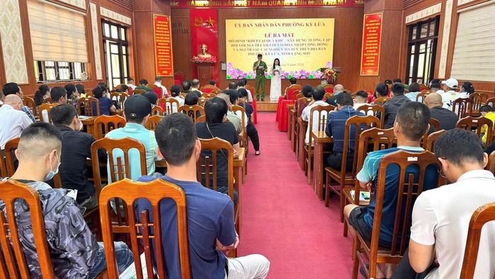 Lễ ra mắt mô hình "Khép lại quá khứ - Xây dựng tương lai" dành cho người lầm lỗi tái hòa nhập cộng đồng và người sau cai nghiện ma túy trên địa bàn do Công an phường Kỳ Lừa chủ trì thực hiện, với sự đồng hành phối hợp của NHCSXH Cao Lộc, Trung tâm Hỗ trợ dịch vụ việc làm và các doanh nghiệp trên địa bàn.