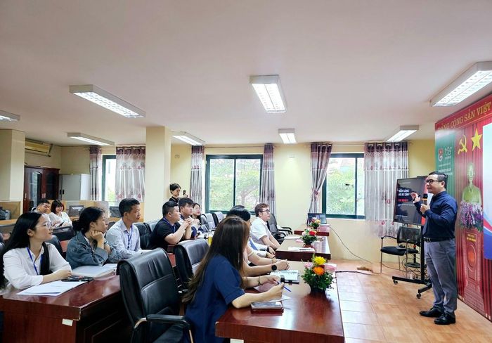10 buổi học giúp học viên rèn luyện các kỹ năng cần thiết qua những tình huống công việc thực tế