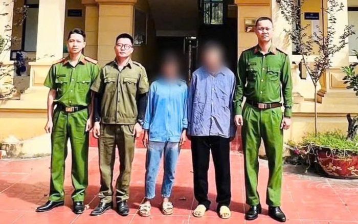 Công an xã Pà Vầy Sủ kịp thời xác minh đưa chị V.T.D. về nhà an toàn. Ảnh: Công an Tuyên Quang
