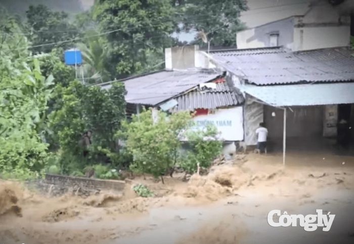 Thời gian tới, nguy cơ lũ quét trên các sông, suối nhỏ khu vực miền núi, sạt lở đất tại các sườn dốc và sụt lún đất tại một số địa phương được cảnh báo ở mức cần lưu ý.