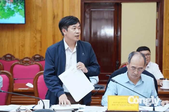 Báo cáo tình hình triển khai dự án tại buổi làm việc.