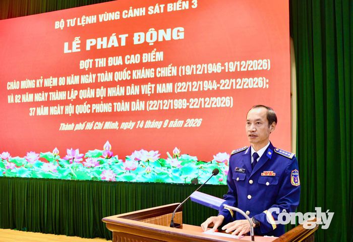 Đại tá Lê Văn Tú, phát biểu tại buổi lễ.