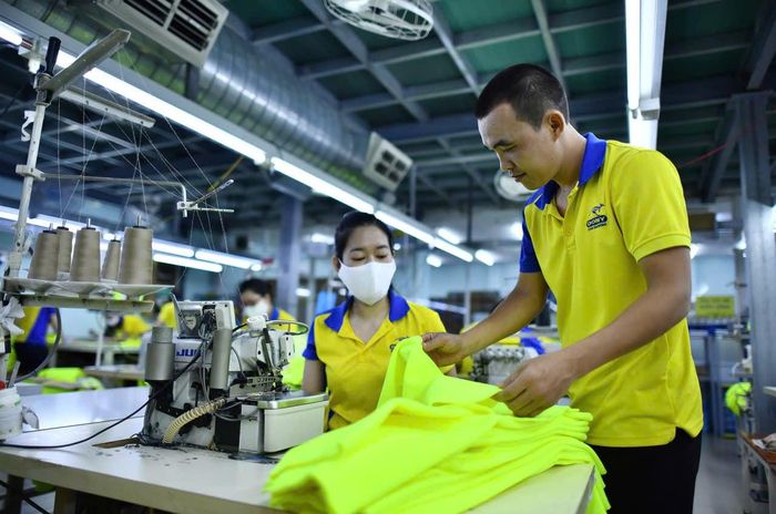 Từ cuối năm ngoái đến nay, Công ty TNHH Sản xuất may mặc Dony đã "cai nghiện" vốn vay ngân hàng. Ảnh: Quốc Hải.