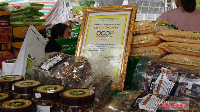 Nhiều sản phẩm OCOP 3 sao và 4 sao được quảng bá, giới thiệu tại phiên chợ