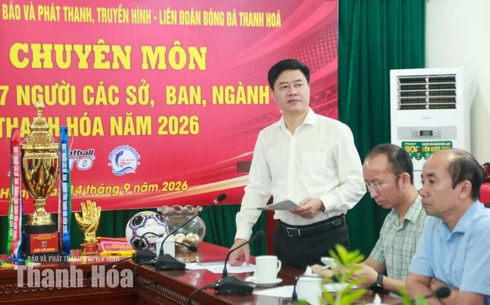 Phó Giám đốc Sở Văn hóa, Thể thao và Du lịch, Phó Trưởng ban Tổ chức giải Nguyễn Duy Tự phát biểu tại cuộc họp.