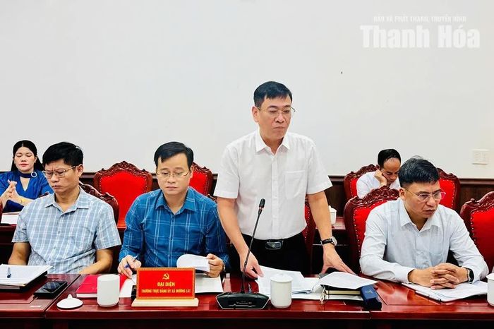 Bí thư Đảng ủy xã Mường Lát Lê Ngọc Minh phát biểu tại buổi làm việc.