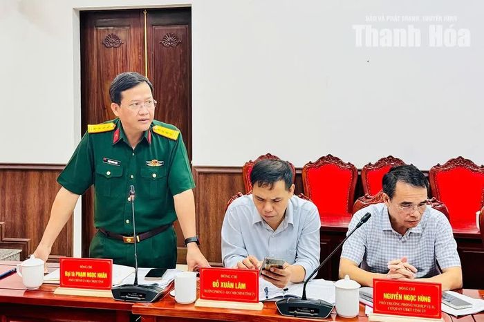 Đại tá Phạm Ngọc Nhân, Phó Chính ủy Bộ Chỉ huy Quân sự tỉnh phát biểu tại buổi làm việc.