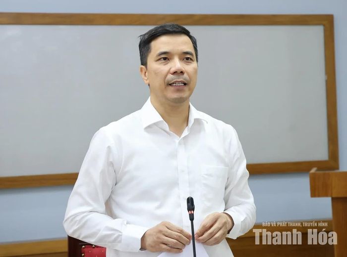 Phó Bí thư Thường trực Tỉnh ủy Nguyễn Hồng Phong phát biểu chỉ đạo tại hội nghị.