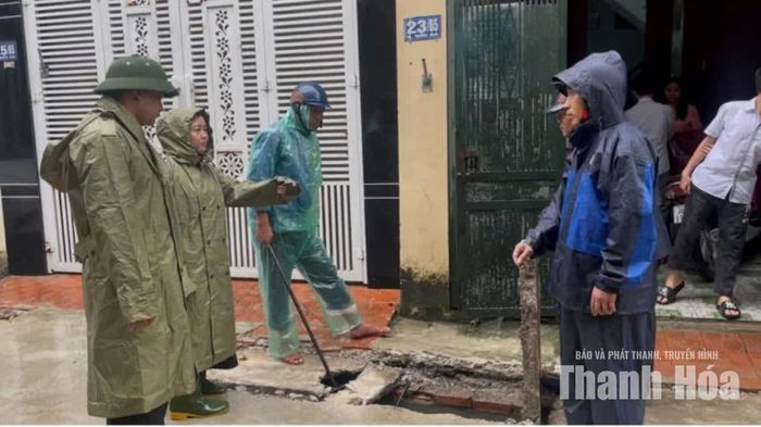 Tại khu phố Dốc Ga, phường Hạc Thành trước đây chỉ cần một trận mưa là nước, rác thải tràn vào nhà dân, vừa gây ngập lụt vừa mất mỹ quan đô thị. Sau khi đơn vị duy tu và thoát nước, thuộc Công ty Cổ phần Môi trường và Công trình đô thị Thanh Hóa tổ chức khơi thông miệng cống, thu gom rác, tình trạng ngập lụt tại đây đã không xảy ra.