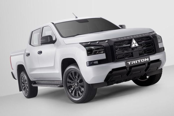Triton 4WD AT Premium ra mắt với mức giá cạnh tranh tạo áp lực lớn lên các đối thủ.