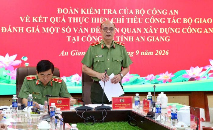Trưởng đoàn kiểm tra phát biểu tại buổi làm việc.