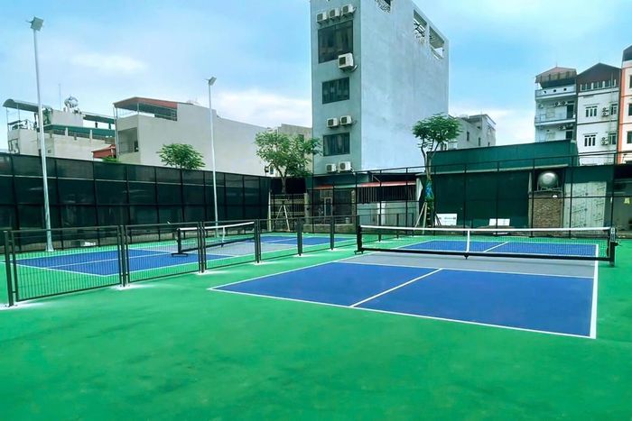  Sân thể thao trong khuôn viên dự án, giúp người lao động và cư dân rèn luyện sức khỏe mỗi ngày. 