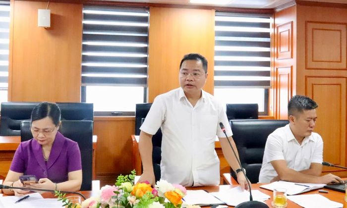 Đại diện phòng chuyên môn của Sở Nông nghiệp và Môi trường trao đổi về các giải pháp nhằm đẩy nhanh tiến độ thực hiện dự án.   