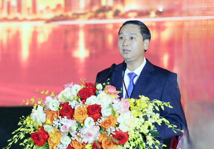  Đồng chí Nguyễn Việt Oanh phát biểu tại buổi lễ. 