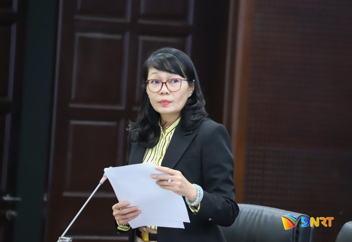 Giám đốc Sở Tài chính Trần Thị Thanh Tâm báo cáo tại buổi làm việc. Ảnh: NGỌC PHÚ