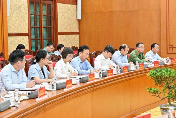 Các đại biểu tham dự cuộc họp. 