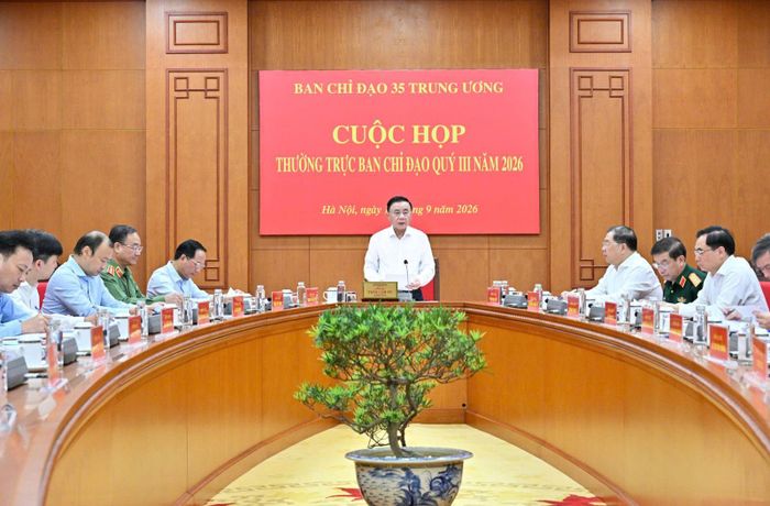 Đồng chí Thường trực Ban Bí thư Trần Cẩm Tú, Trưởng Ban Chỉ đạo 35 Trung ương phát biểu chỉ đạo cuộc họp. 