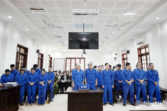 Các bị cáo tại phiên tòa xét xử trong phần luận tội ngày 14-9. Ảnh: Tố Tâm