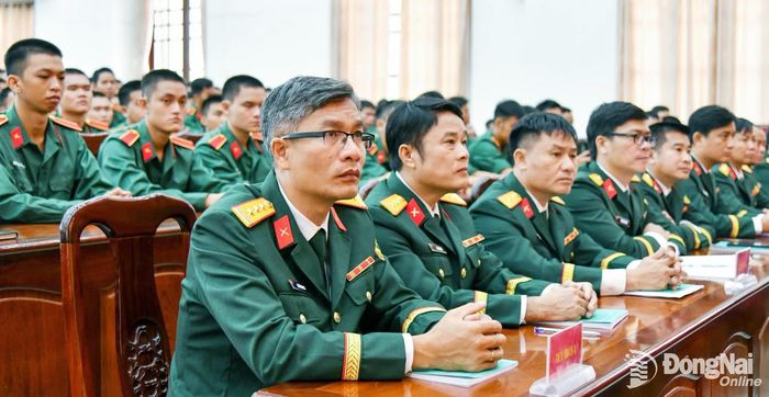 Thầy cô giáo các khoa dự khai giảng. Ảnh: ĐVCC