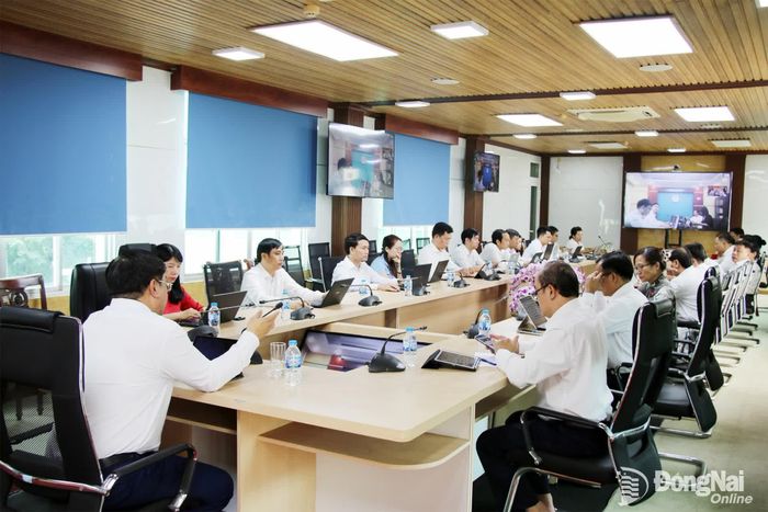 Buổi làm việc được tổ chức theo hình thức trực tuyến giữa các điểm cầu ở Bộ Khoa học và Công nghệ với điểm cầu Sở Khoa học và Công nghệ Đồng Nai. Ảnh: Hải Quân