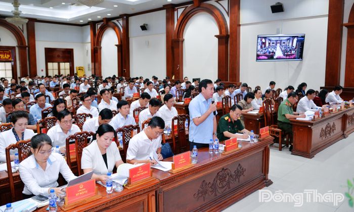 Quang cảnh phiên họp.