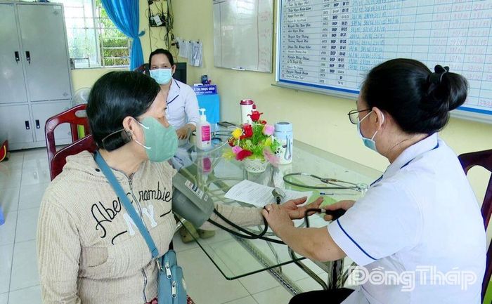 Người dân phường Mỹ Trà quan tâm đến việc khám sức khỏe định kỳ. Ảnh: LÊ HOÀNG