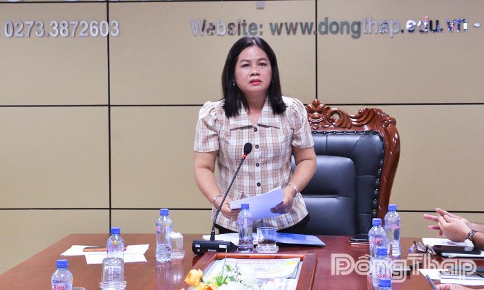 Đồng chí Huỳnh Thị Phượng, Phó Giám đốc Sở Giáo dục và Đào tạo tỉnh Đồng Tháp phát biểu tại hội nghị.